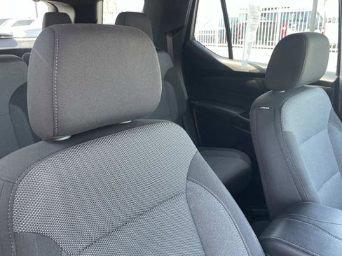 Used 2023 Chevrolet Traverse LT FWD image 29