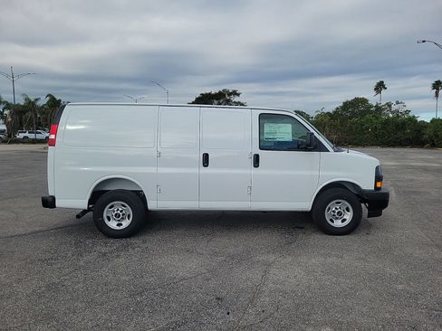 New 2025 GMC Savana 2500 w/ Driver Convenience Package RWD image 4