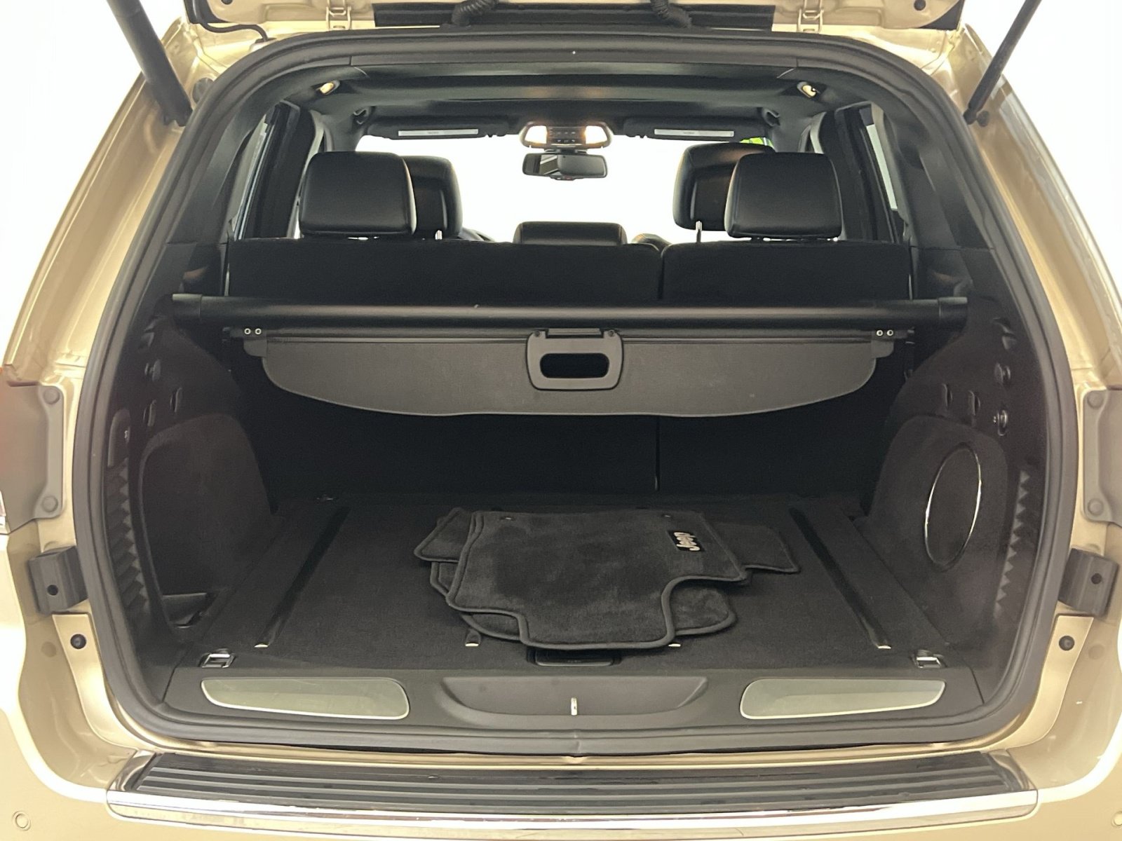 Used 2014 Jeep Grand Cherokee Limited w/ Trailer Tow Group IV AWD/4WD image 25