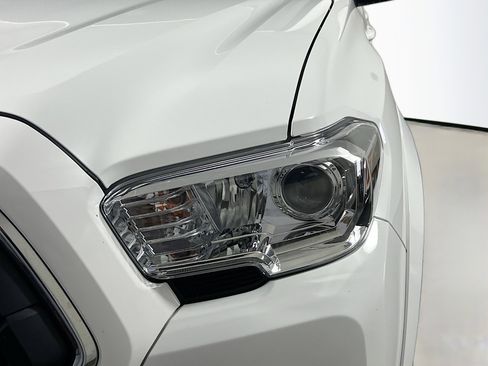 Used 2023 Toyota Tacoma SR5 w/ Technology Package AWD/4WD image 11