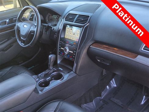 Used 2017 Ford Explorer Platinum image 18