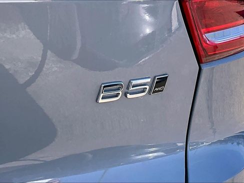 Certified 2024 Volvo XC40 B5 Plus w/ Protection Package Premier image 10