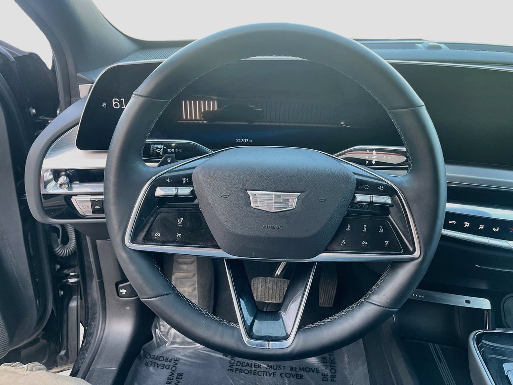 Used 2025 Cadillac Lyriq Sport AWD/4WD image 11