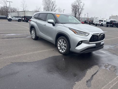 Used 2021 Toyota Highlander Limited image 9
