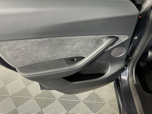 Used 2025 Tesla Model Y Long Range image 28