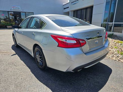 Used 2016 Nissan Altima 2.5 S w/ Power Driver Seat Package FWD image 4