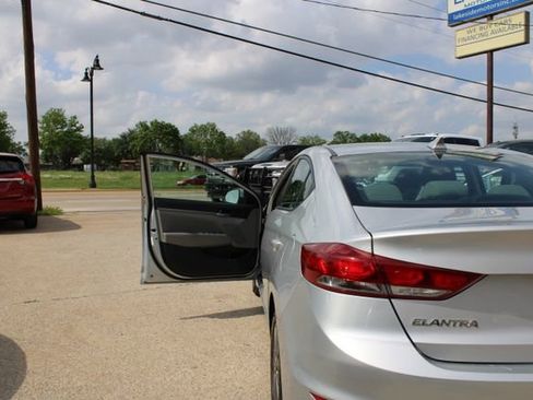 Used 2018 Hyundai Elantra SEL FWD image 9