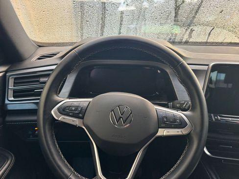 Used 2025 Volkswagen Atlas Cross Sport SE image 34