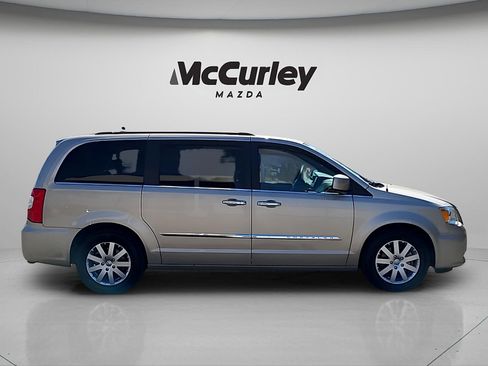 Used 2015 Chrysler Town & Country Touring w/ Driver Convenience Group FWD image 8