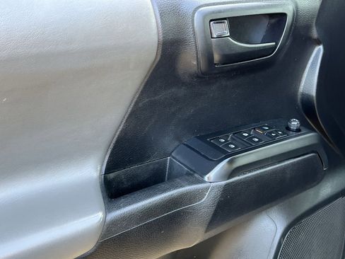Used 2020 Toyota Tacoma SR image 15