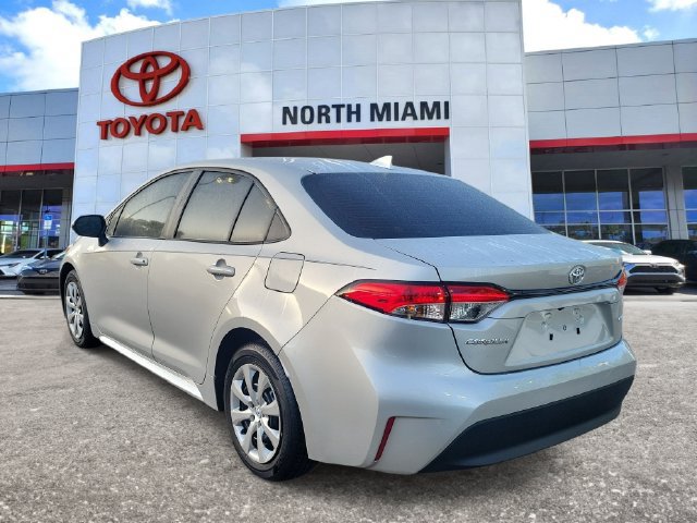 Used 2025 Toyota Corolla LE FWD image 3