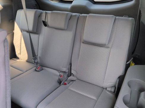 Used 2015 Toyota Highlander LE FWD image 28