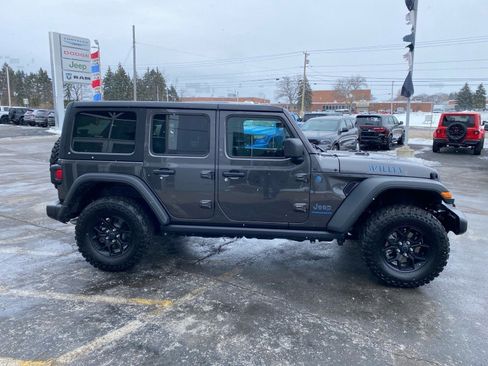 Used 2025 Jeep Wrangler Willys image 6