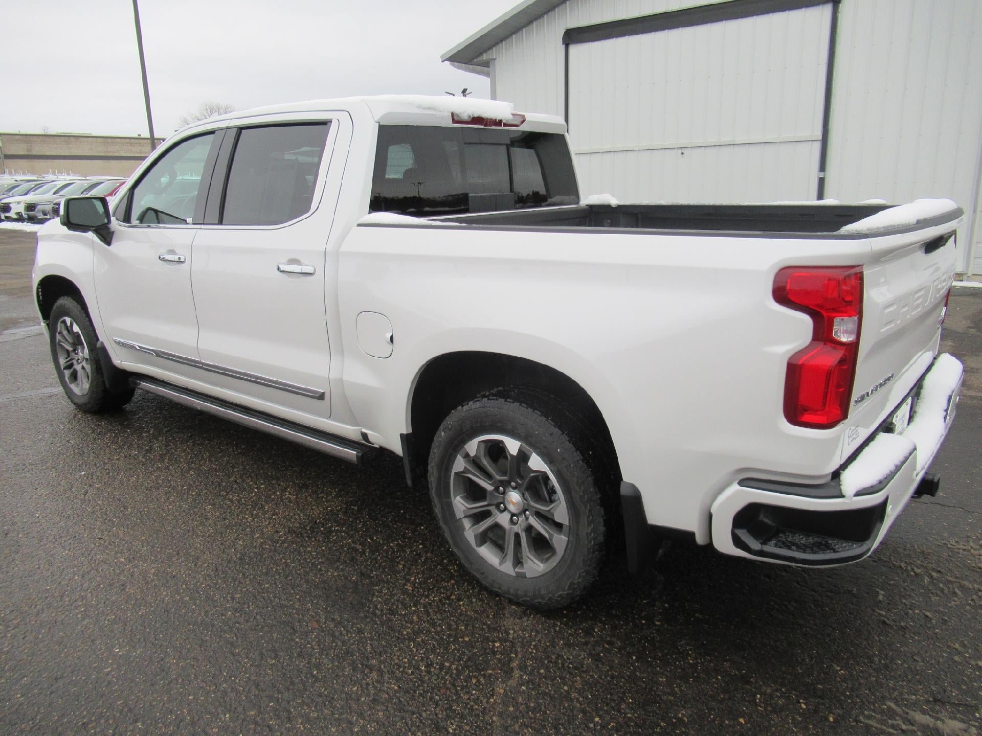 Certified 2025 Chevrolet Silverado 1500 High Country w/ Z71 Off-Road Package AWD/4WD image 8