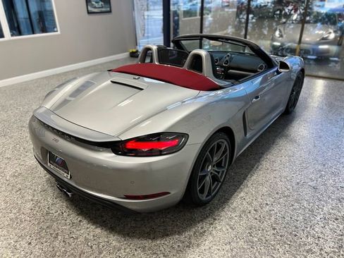 Used 2017 Porsche 718 Boxster RWD image 10