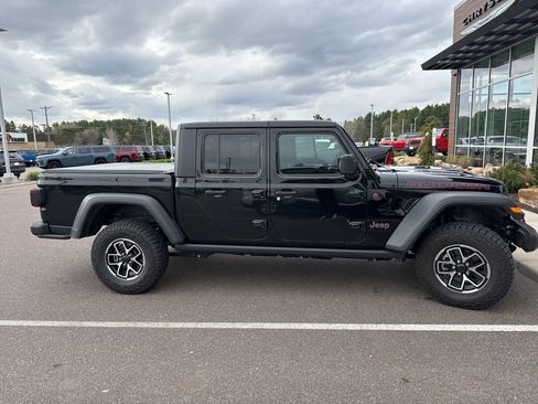Certified 2025 Jeep Gladiator Rubicon w/ Convenience Group AWD/4WD image 2