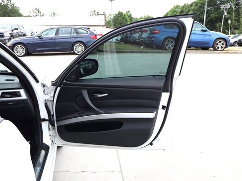 Used 2011 BMW 335i xDrive Sedan AWD/4WD image 32