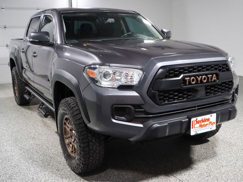Used 2023 Toyota Tacoma 4x4 Double Cab image 5