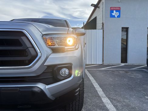 Used 2022 Toyota Tacoma SR5 image 16
