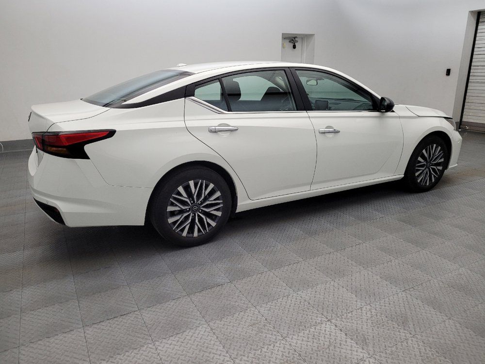Used 2025 Nissan Altima 2.5 SV FWD image 10