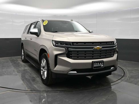 Used 2024 Chevrolet Suburban Premier image 2