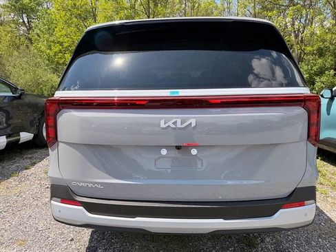 New 2026 Kia Carnival EX FWD image 11