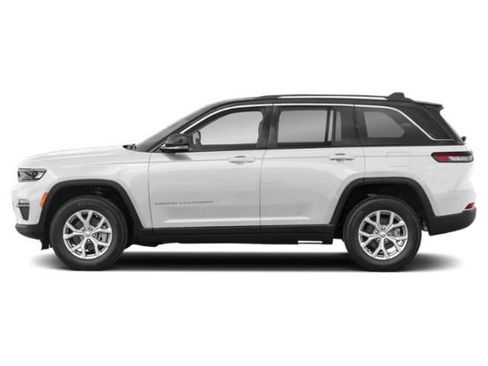 Used 2023 Jeep Grand Cherokee Overland w/ Luxury Tech Group IV AWD/4WD image 2