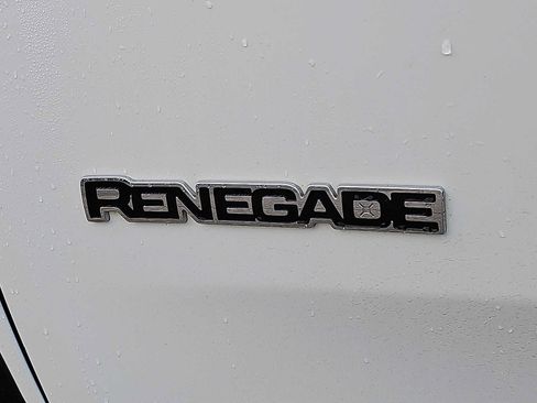 Used 2023 Jeep Renegade Latitude w/ Sun & Fun Group image 33