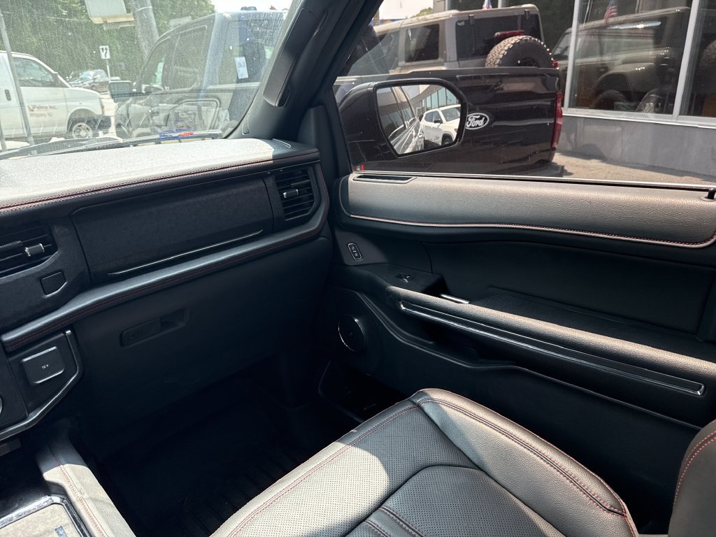 Used 2022 Ford Expedition Limited AWD/4WD image 17