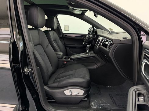 Used 2017 Porsche Macan AWD/4WD image 24