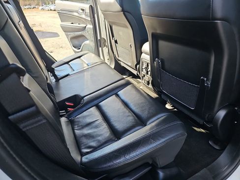 Used 2022 Jeep Grand Cherokee Limited w/ Trailer Tow Group IV image 12