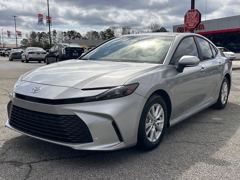 Used 2026 Toyota Camry LE image 7