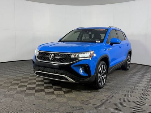 Used 2022 Volkswagen Taos SE w/ IQ.Drive SE Package image 3