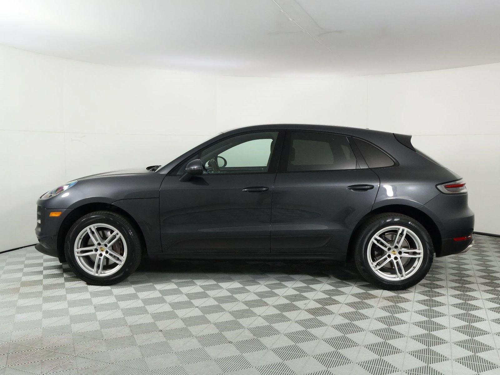 Certified 2021 Porsche Macan AWD/4WD image 2