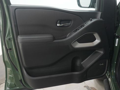 Used 2024 Nissan Frontier SL w/ Technology Package image 21