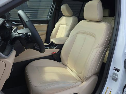 Used 2025 Jeep Grand Cherokee Limited image 5