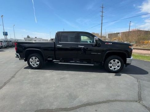 Used 2022 Chevrolet Silverado 2500 LTZ w/ LTZ Premium Package image 9