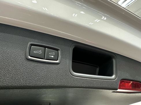 Certified 2025 Porsche Macan Macan image 36