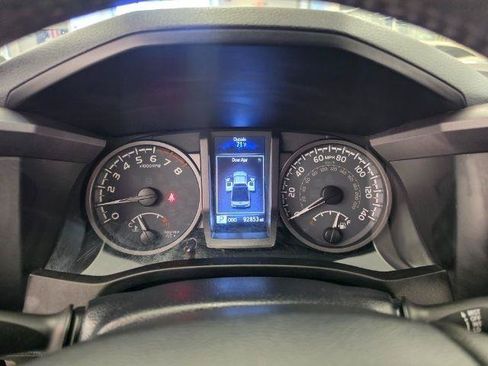 Used 2017 Toyota Tacoma SR5 RWD image 16