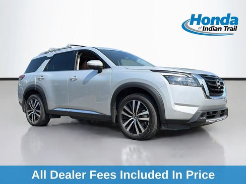 Used 2025 Nissan Pathfinder Platinum w/ Cargo Package AWD/4WD image 1