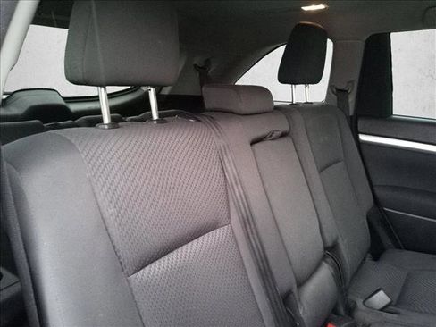 Used 2017 Toyota Highlander LE image 13