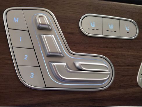 New 2026 Mercedes-Benz GLS 450 4MATIC image 16