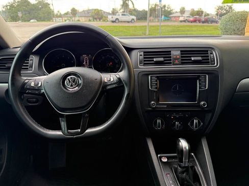Used 2017 Volkswagen Jetta SE FWD image 9
