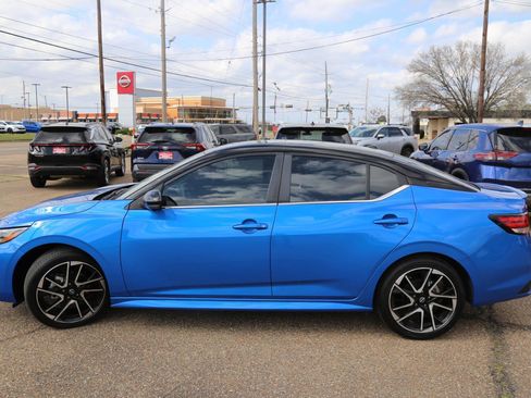 Used 2024 Nissan Sentra SR w/ SR Premium Package image 3