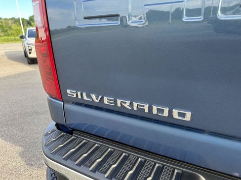 Used 2025 Chevrolet Silverado 2500 LT w/ Convenience Package AWD/4WD image 3