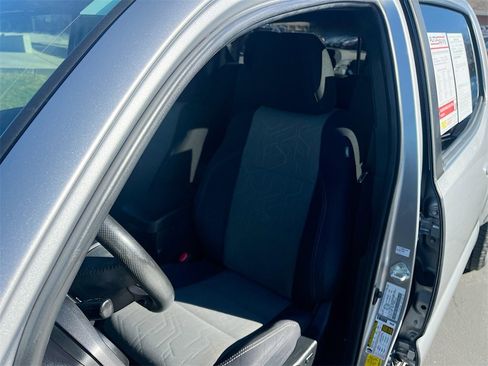 Used 2021 Toyota Tacoma TRD Sport w/ Technology Package image 19