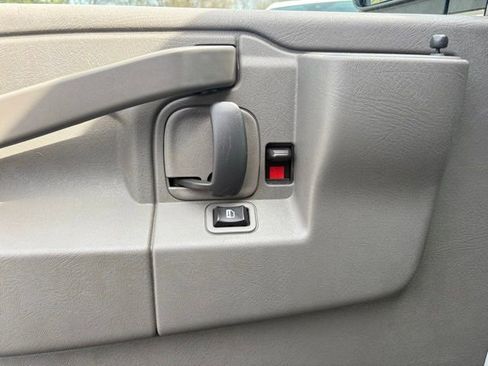 Used 2024 Chevrolet Express 2500 w/ Driver Convenience Package image 25