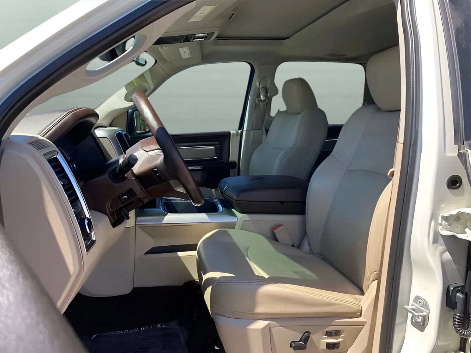 Used 2016 RAM 1500 Laramie w/ Convenience Group RWD image 10