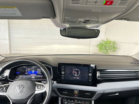 Used 2025 Volkswagen Jetta SE image 33