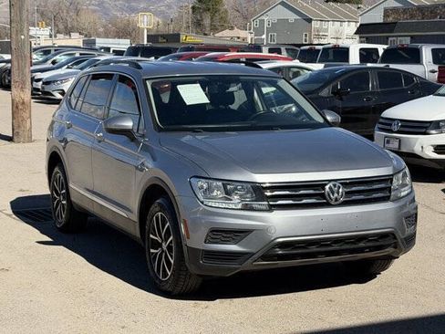 Used 2021 Volkswagen Tiguan SE image 2